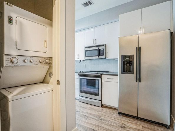 6444 Burnet RD 305, Austin TX 78757