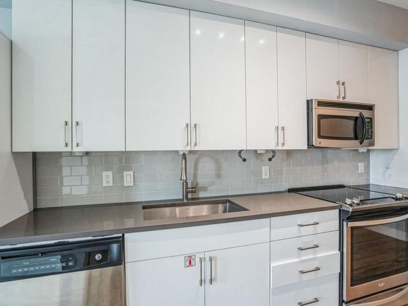 6444 Burnet RD 305, Austin TX 78757