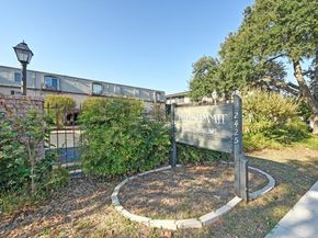 2425 Ashdale DR 28, Austin TX 78757
