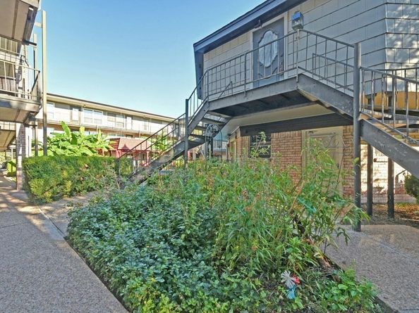 2425 Ashdale DR 28, Austin TX 78757
