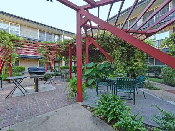 2425 Ashdale DR 28, Austin TX 78757