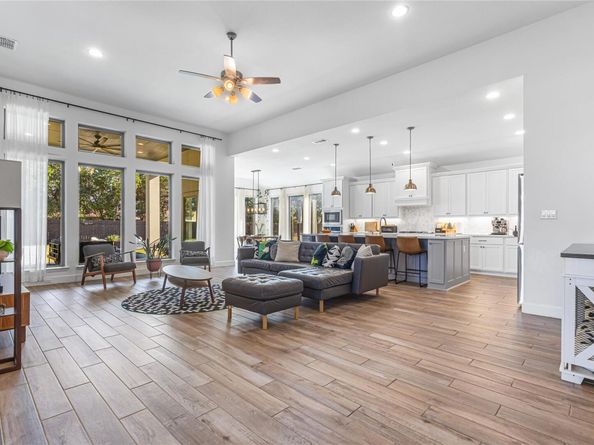917 Heartleaf DR, Leander TX 78641