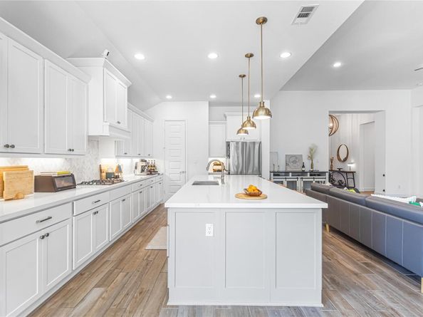 917 Heartleaf DR, Leander TX 78641