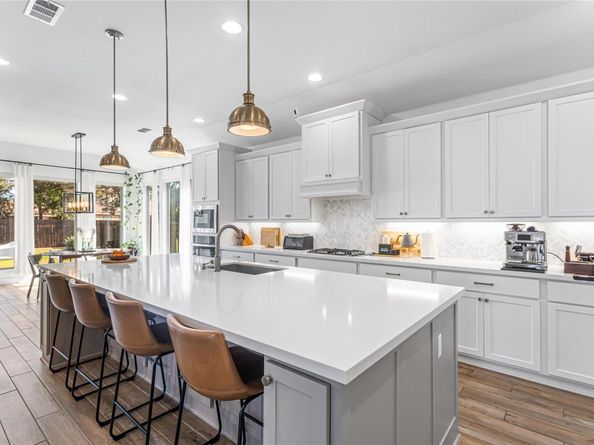 917 Heartleaf DR, Leander TX 78641