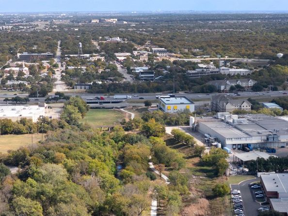 202 S Lake Creek DR, Round Rock TX 78681