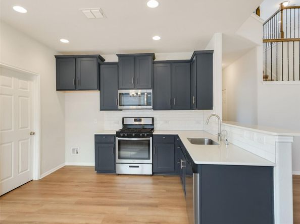 820 Goldilocks LN, Manchaca TX 78652