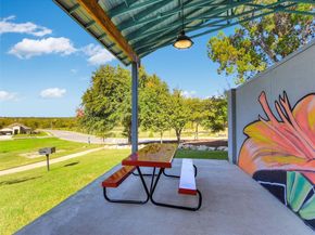 820 Goldilocks LN, Manchaca TX 78652