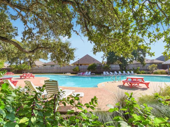 820 Goldilocks LN, Manchaca TX 78652