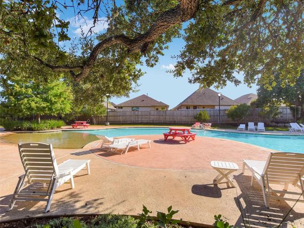 820 Goldilocks LN, Manchaca TX 78652