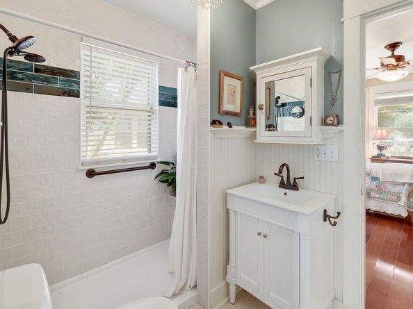 1006 E 44th ST, Austin TX 78751