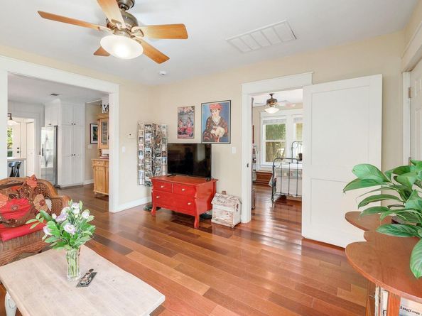 1006 E 44th ST, Austin TX 78751