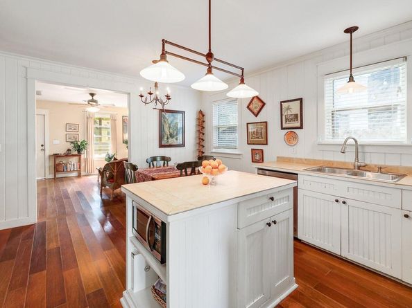 1006 E 44th ST, Austin TX 78751