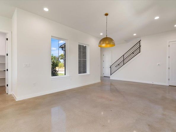 8609 Nina LN, Jonestown TX 78645