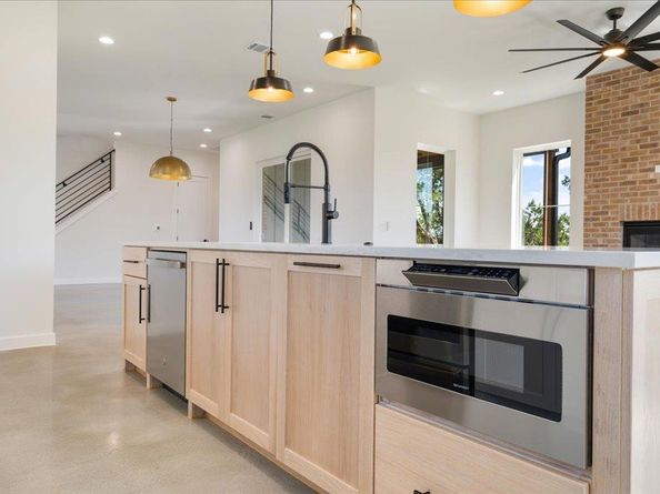 8609 Nina LN, Jonestown TX 78645