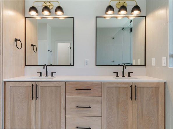 8609 Nina LN, Jonestown TX 78645