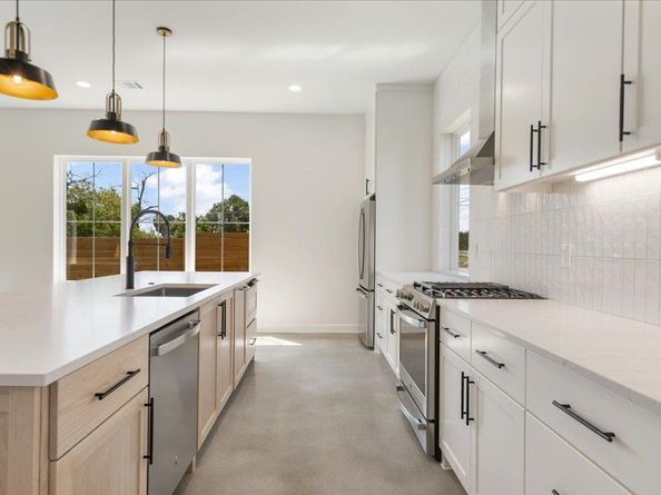 8609 Nina LN, Jonestown TX 78645