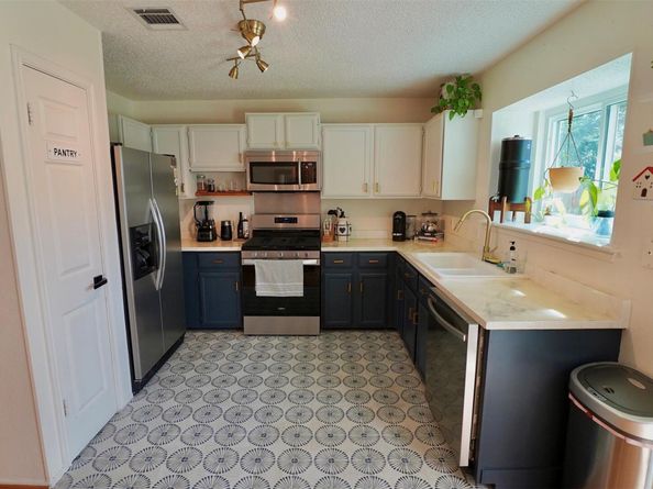 2106 Bluebonnet DR, Round Rock TX 78664