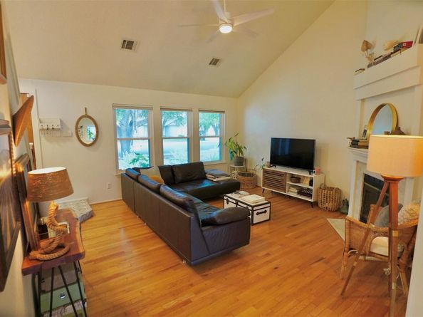 2106 Bluebonnet DR, Round Rock TX 78664