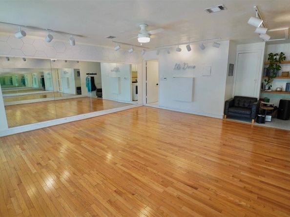 2106 Bluebonnet DR, Round Rock TX 78664