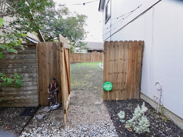 2106 Bluebonnet DR, Round Rock TX 78664