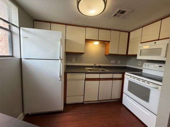 2500 Burleson RD 209, Austin TX 78741