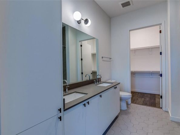 800 Embassy DR 233, Austin TX 78702