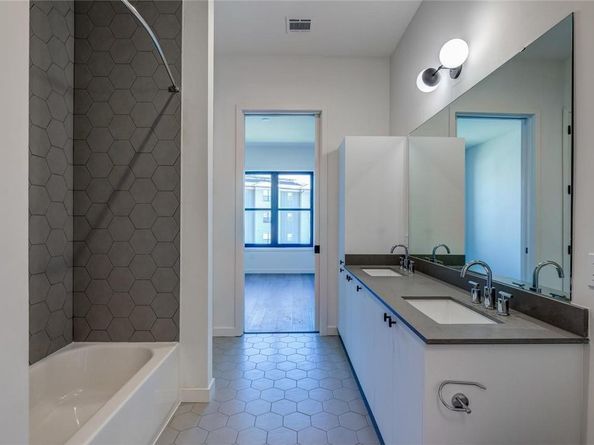 800 Embassy DR 233, Austin TX 78702