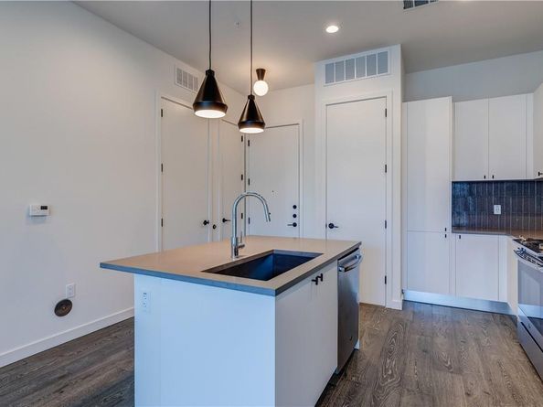 800 Embassy DR 233, Austin TX 78702