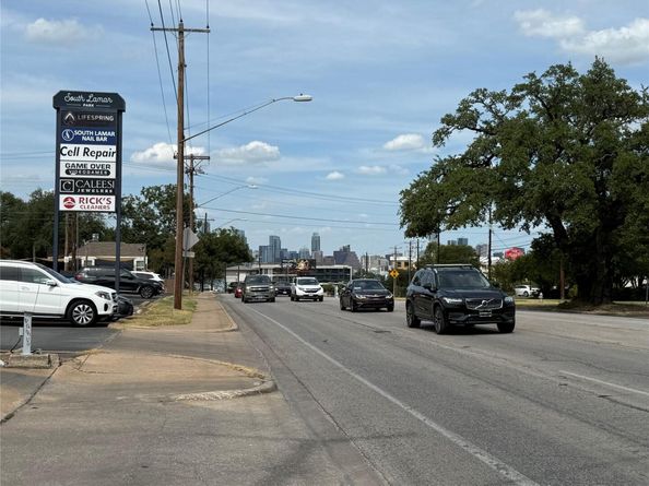 2200 Dickson DR 127, Austin TX 78704