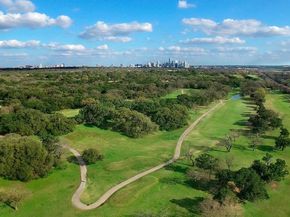 1404 Norwalk LN 204, Austin TX 78703