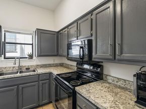 1404 Norwalk LN 204, Austin TX 78703