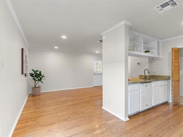 900 Taulbee LN 109, Austin TX 78757