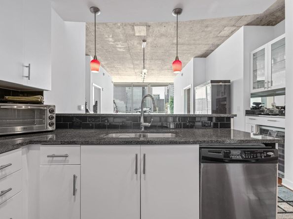 360 Nueces ST 2105, Austin TX 78701