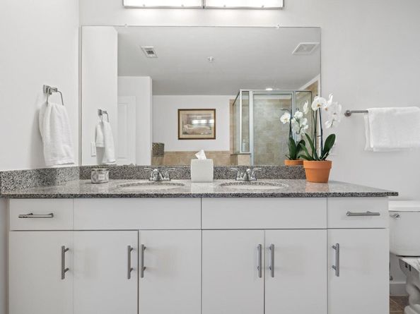 360 Nueces ST 2105, Austin TX 78701