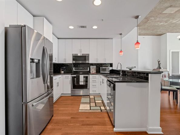 360 Nueces ST 2105, Austin TX 78701