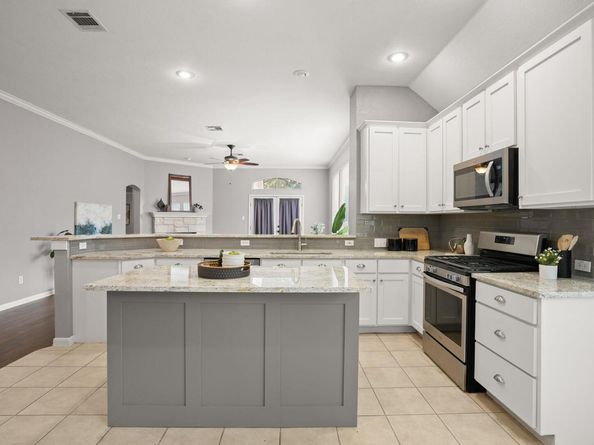 7008 W Magic Mountain LN, Round Rock TX 78681