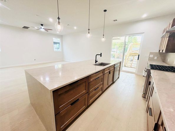 4324 Airport BLVD B, Austin TX 78722