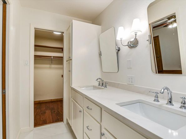 11210 Deadoak LN, Austin TX 78759