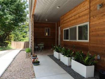 1518 Parker LN
