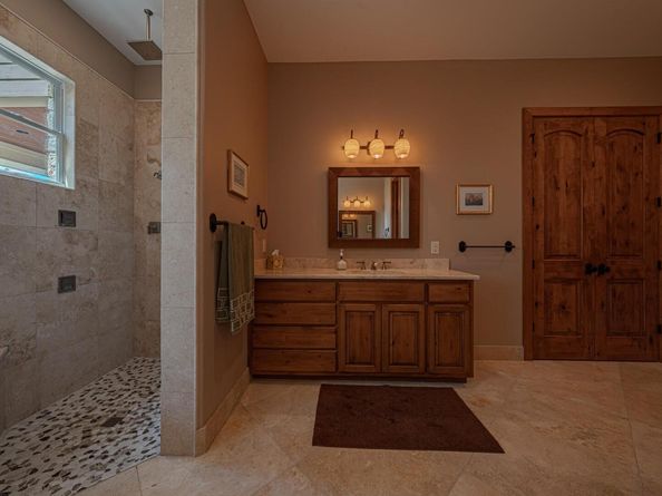 409 Venture BLVD S, Point Venture TX 78645