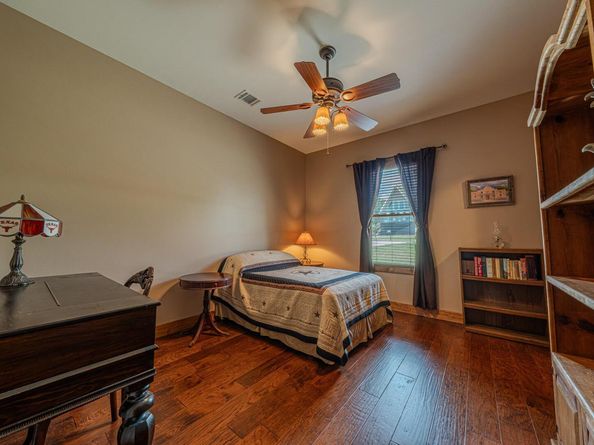 409 Venture BLVD S, Point Venture TX 78645