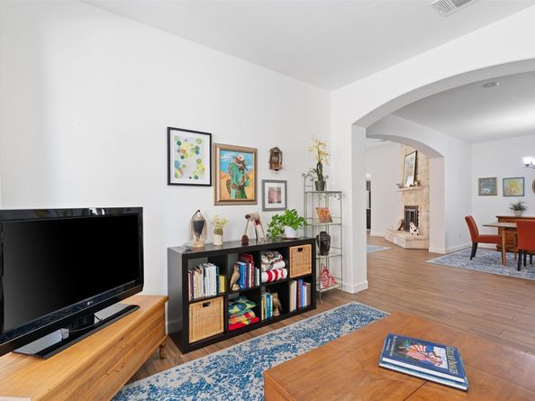 1104 Daylily LOOP, Georgetown TX 78626