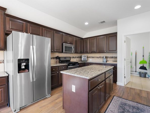 1104 Daylily LOOP, Georgetown TX 78626