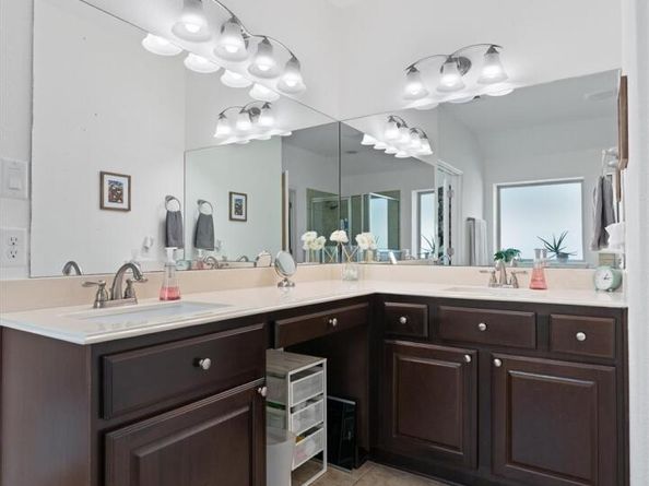 1104 Daylily LOOP, Georgetown TX 78626