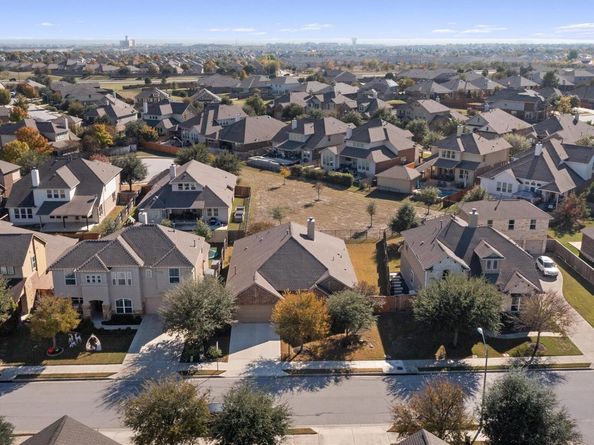 1104 Daylily LOOP, Georgetown TX 78626