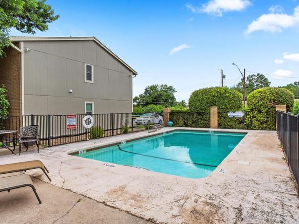 2450 Ashdale DR A201, Austin TX 78757