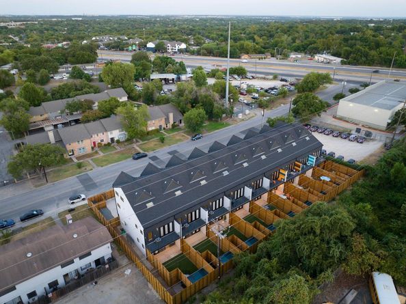 7104 Creekside DR, Austin TX 78752