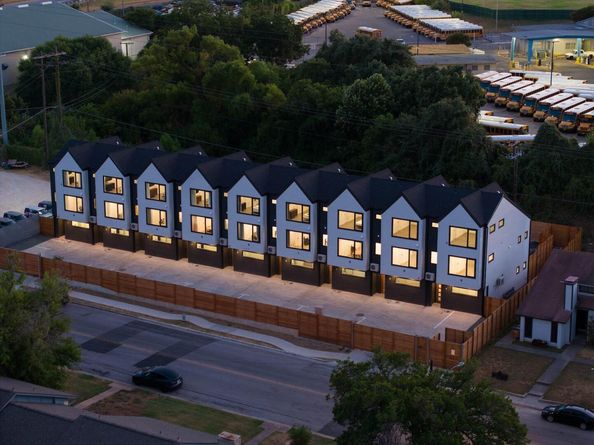 7104 Creekside DR, Austin TX 78752