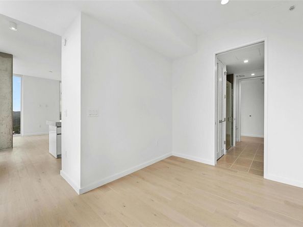 313 W 17th ST 2105, Austin TX 78701