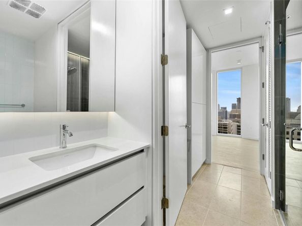 313 W 17th ST 2105, Austin TX 78701